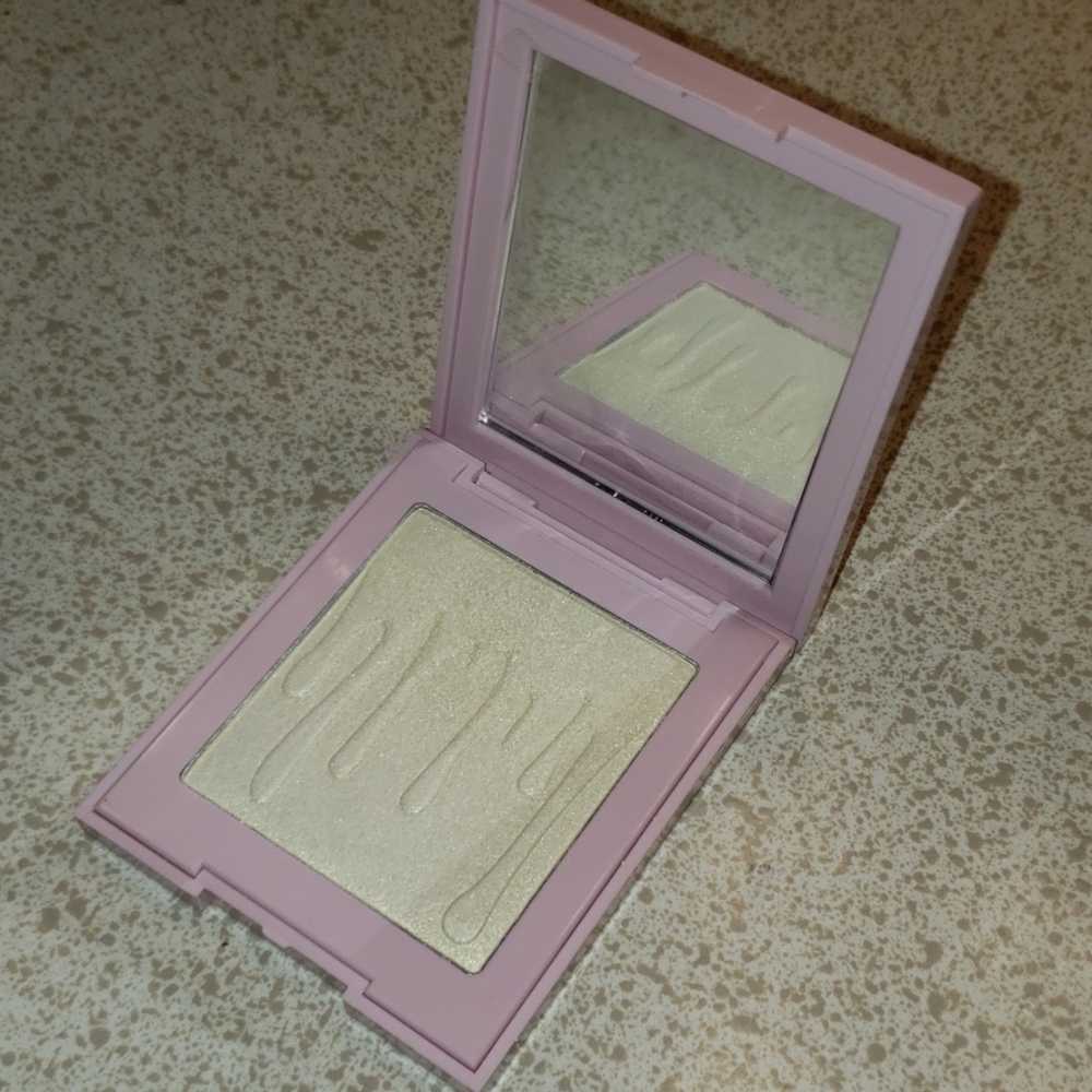 Kylie Cosmetics Kylighter